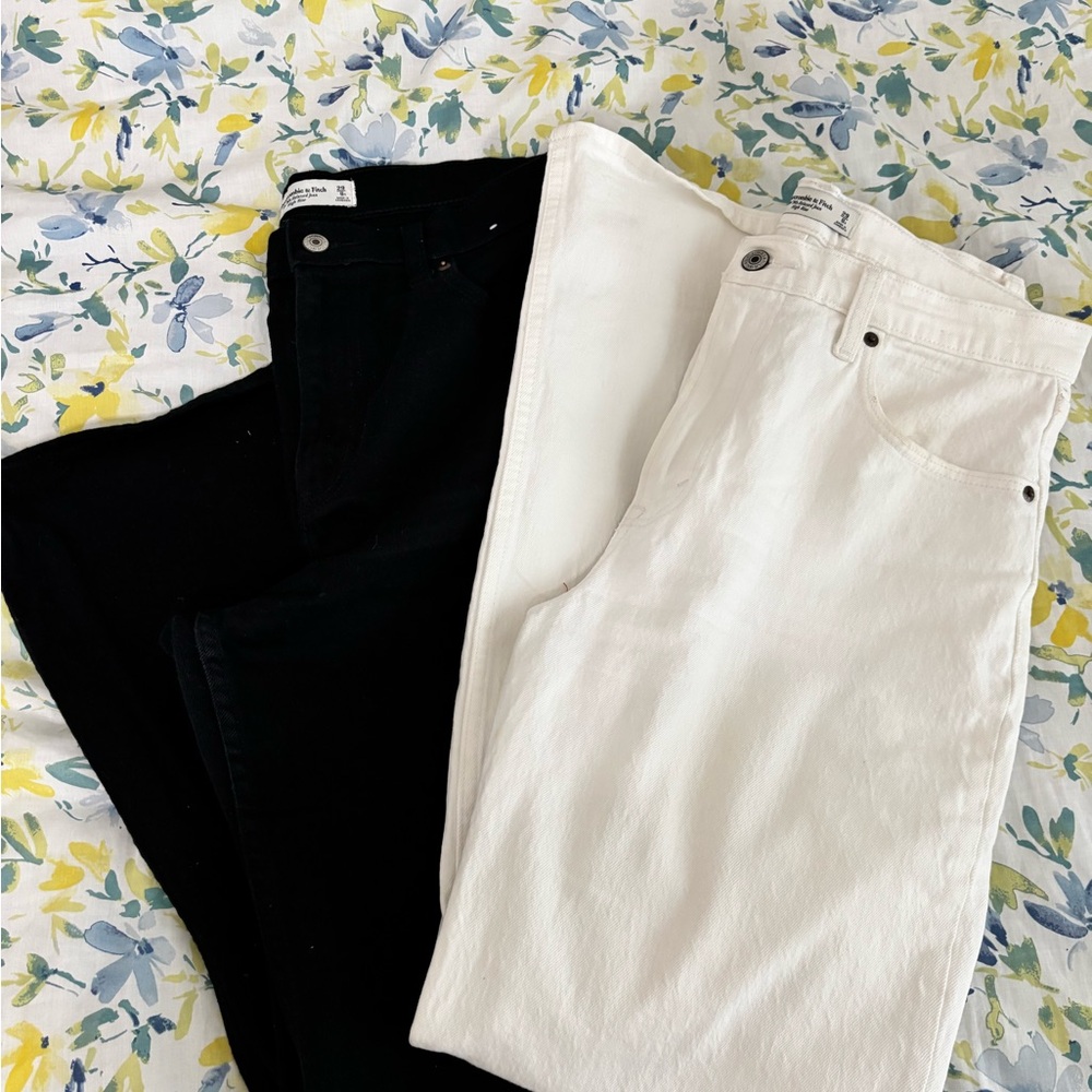 Abercrombie and Fitch bundle Classic Black and White Women's Jeans straight